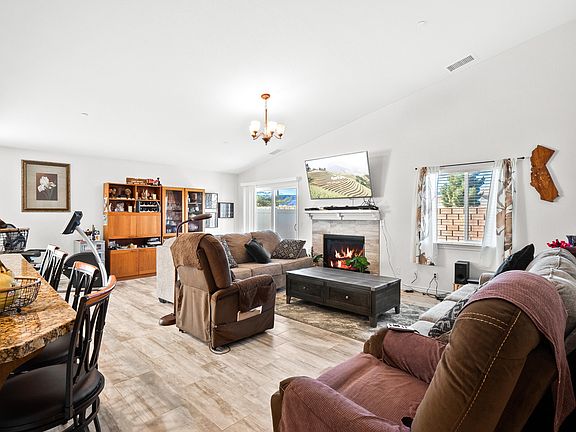 5th image of 43941 W 59th St