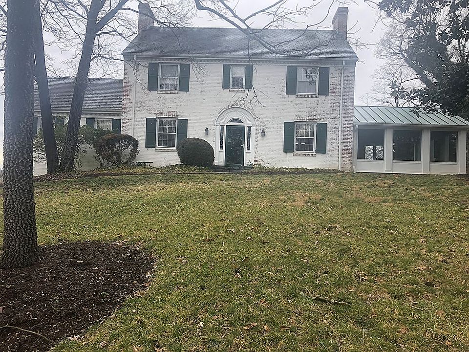 1st image of 1029 Oakwood Dr SW