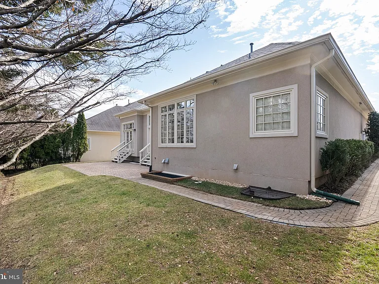 7440 Old Maple Sq — Photo 42