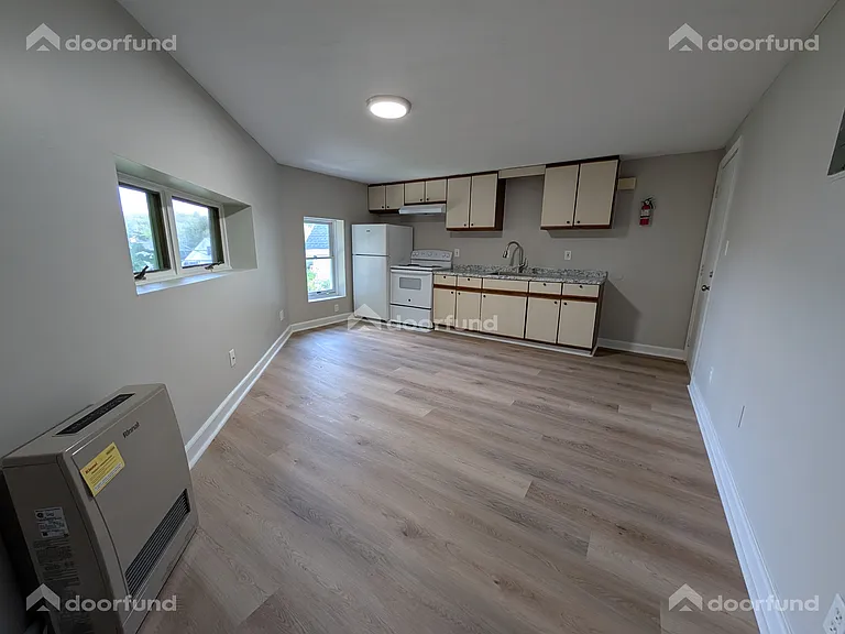 7 Crescent St #6 — Photo 1