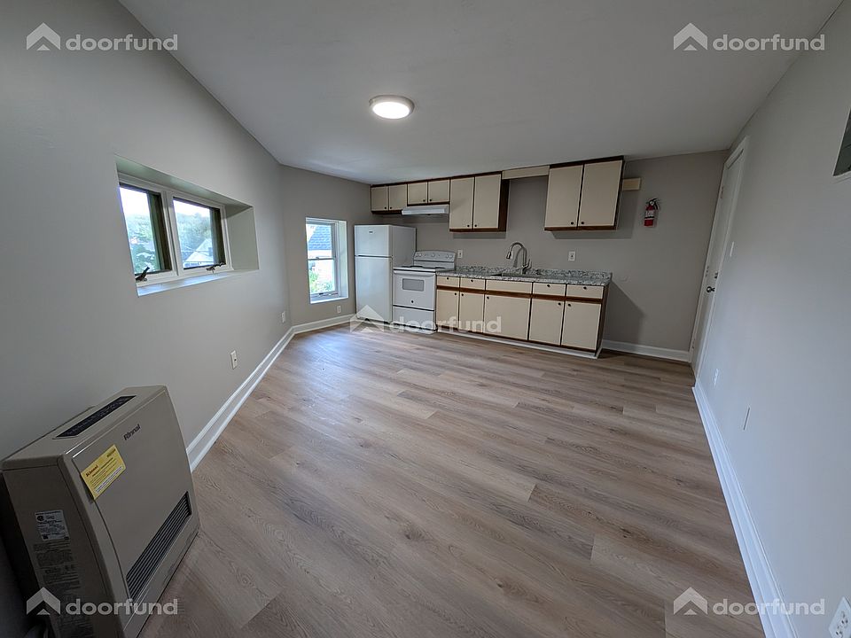 1st image of 7 Crescent St #6