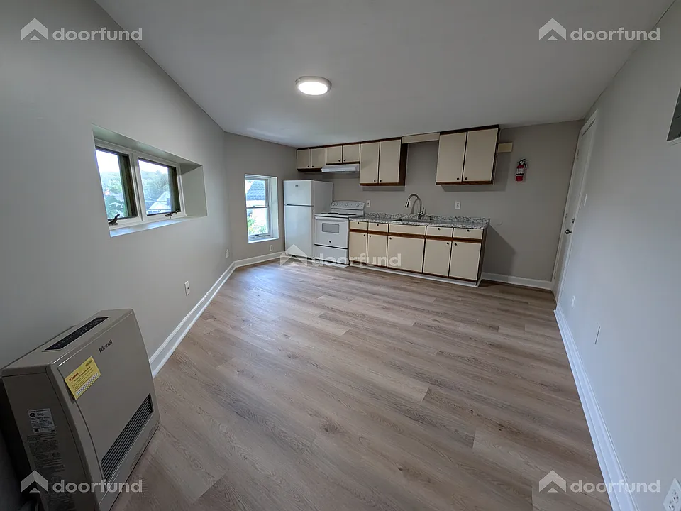7 Crescent St #6