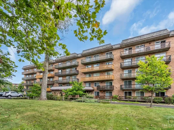8025 Woodglen Ln APT 304, Downers Grove, IL 60516