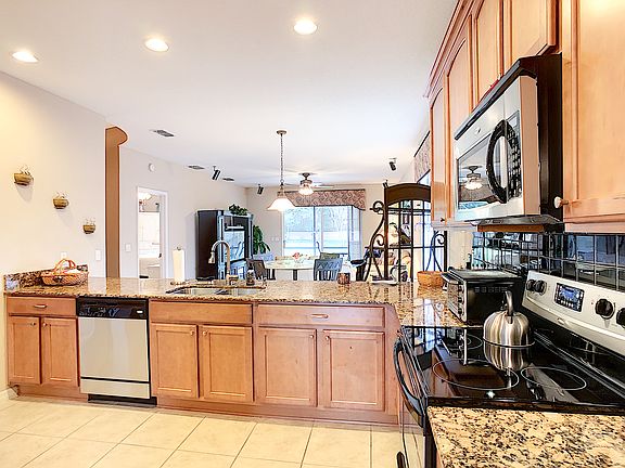 3rd image of 30132 Sandbunker Ln