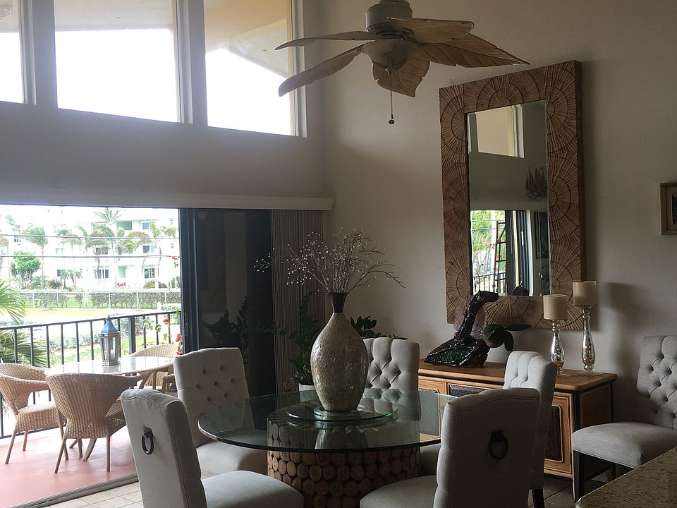 Dining room - high ceilings