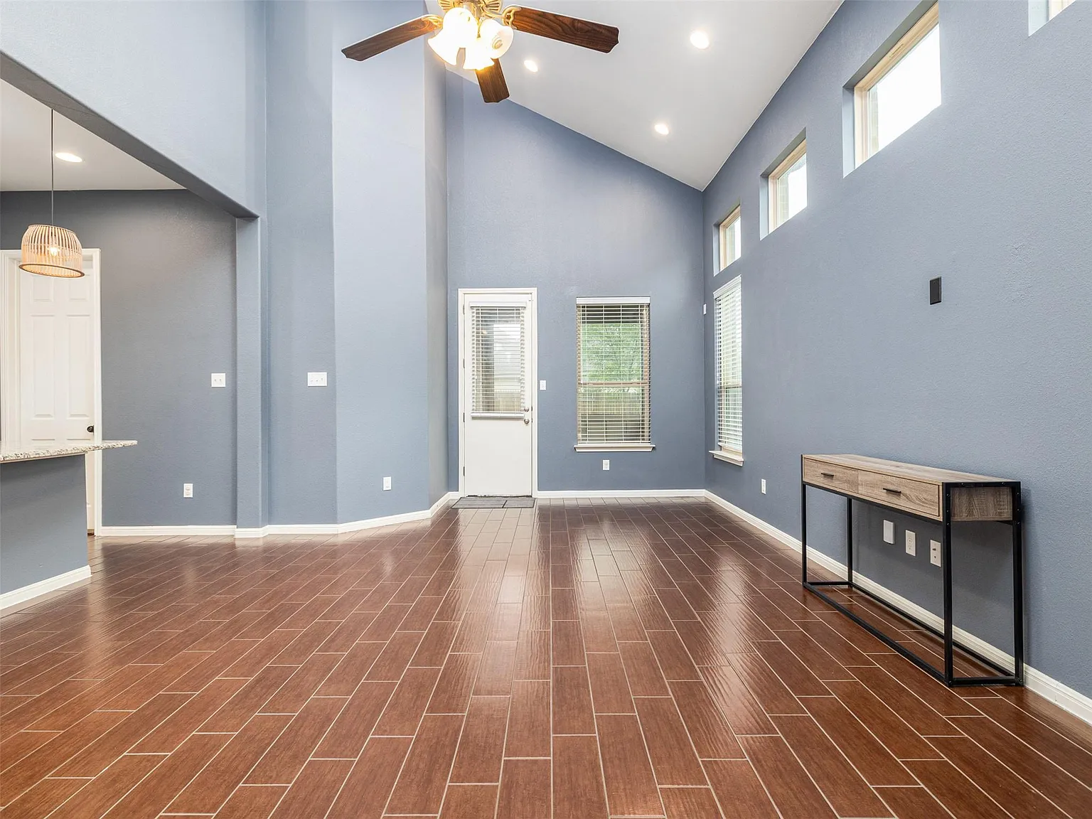 4 bed, 2.5 bath, 2445 sqft, $2,600 — Photo 3