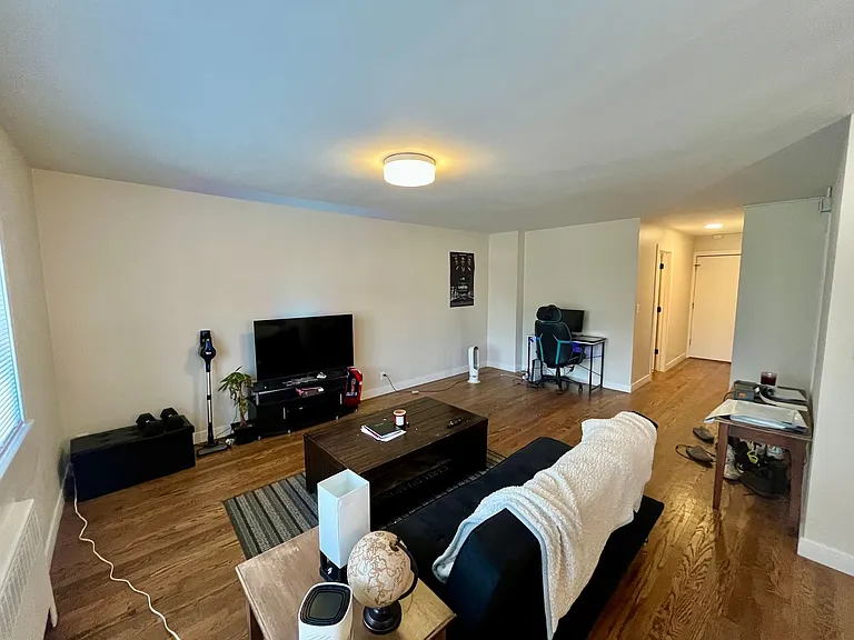 2600 E Kenwood Blvd — Photo 15