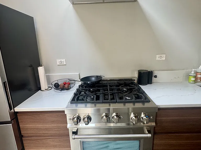 922 N Highland Ave NE #A — Photo 7