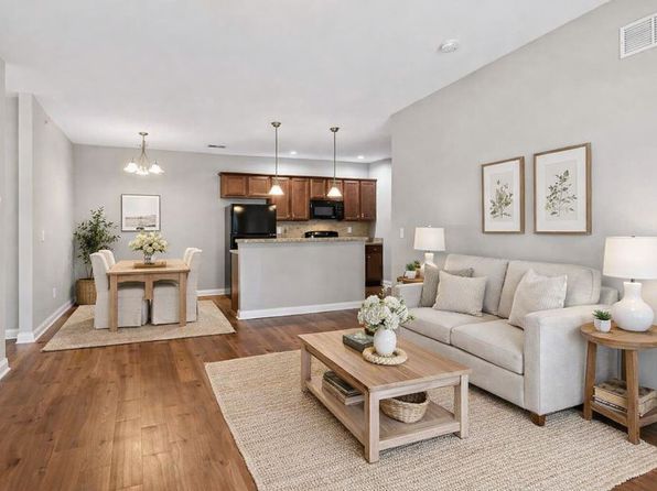 4121 Reserve Rd #202