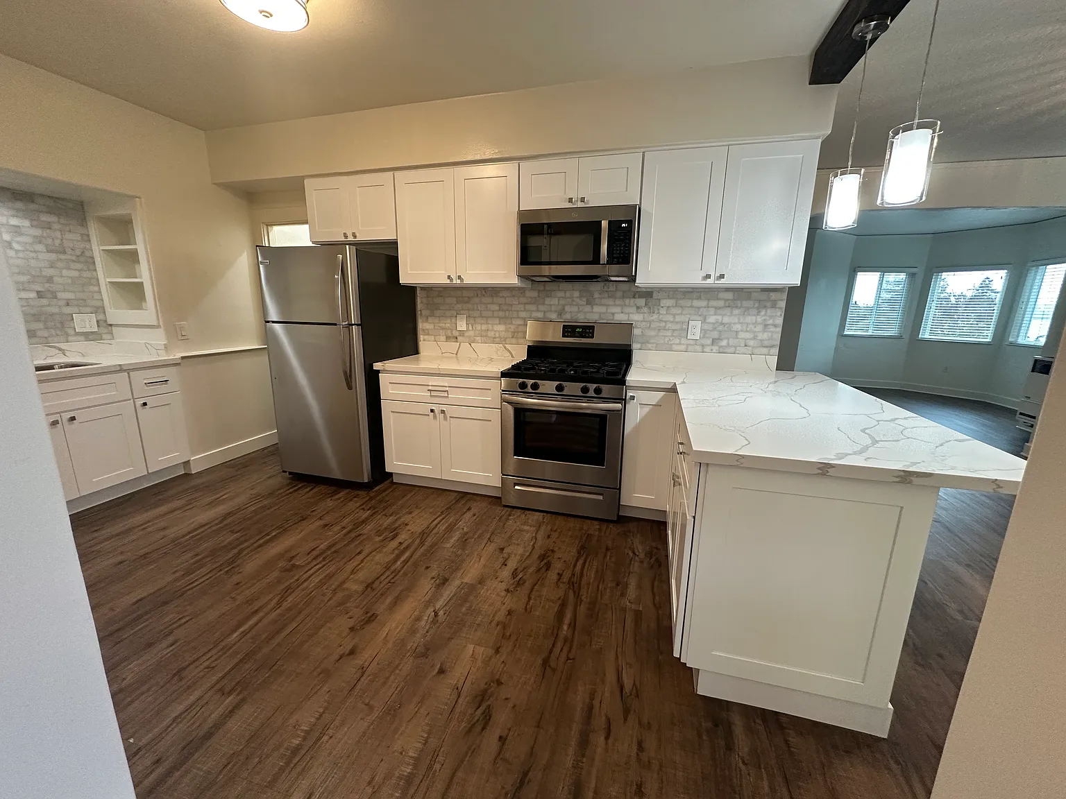 2 bed, 1000 sqft, $2,475 — Photo 2