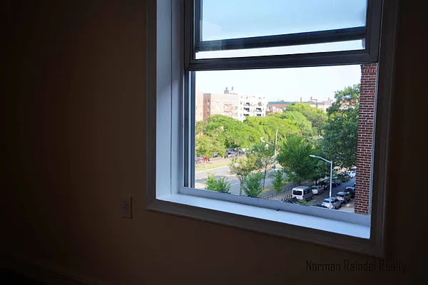 Rented by Norman Raindel, LREB | media 23