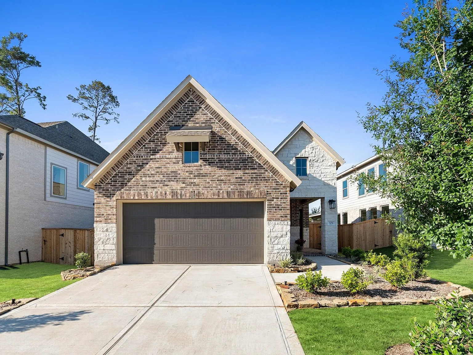 4 bed, 2.0 bath, 1760 sqft, $2,600 — Photo 1