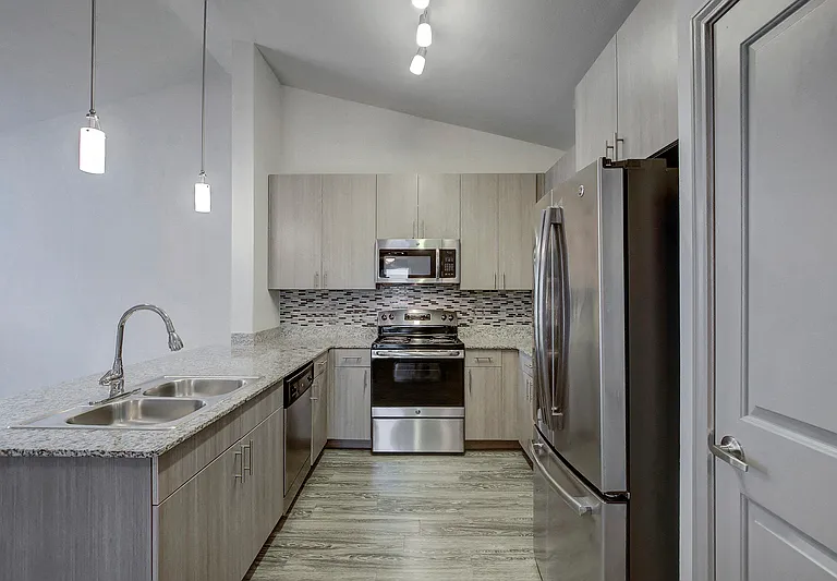 The Emerson Apartments — Photo 35