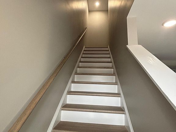 5th image of 1244 Masters Ln #B