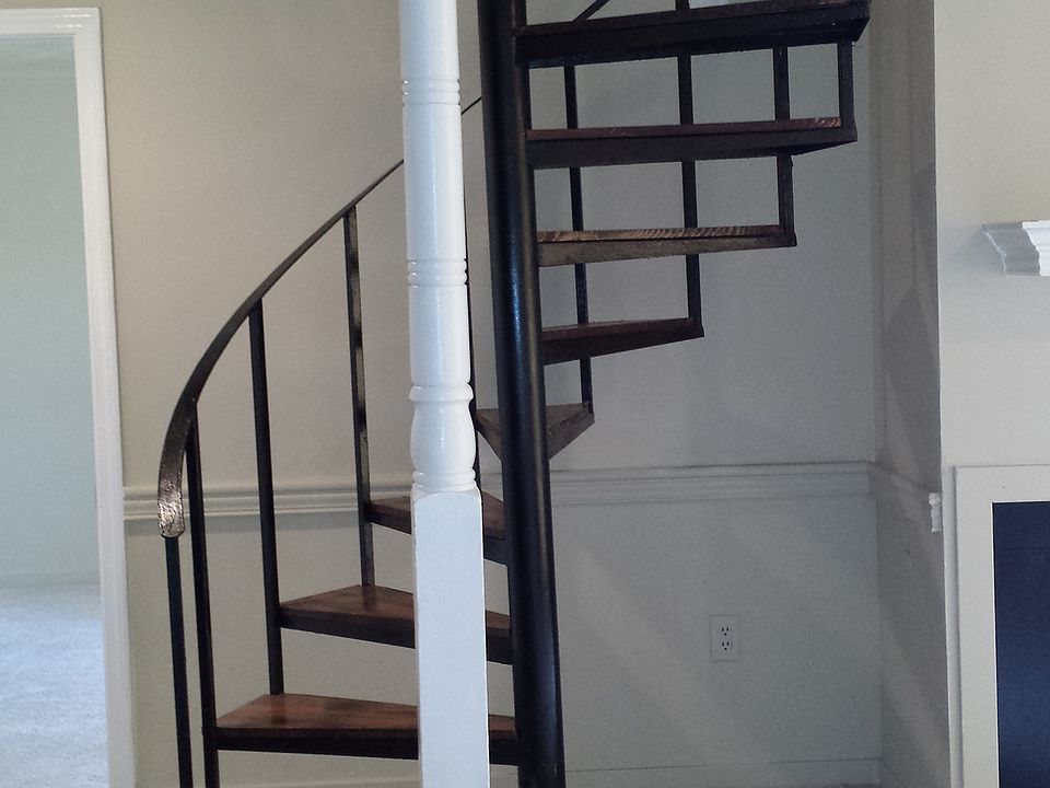 2nd image of 137 Colony Sq
