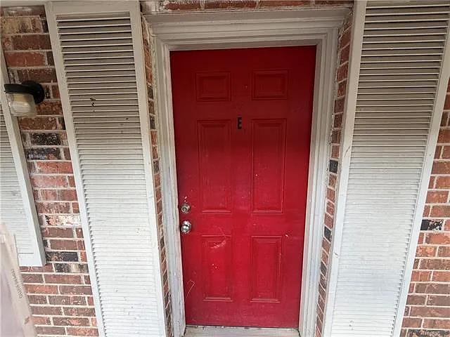 3 bed, 2.0 bath, 999 sqft, $1,100 — Photo 2