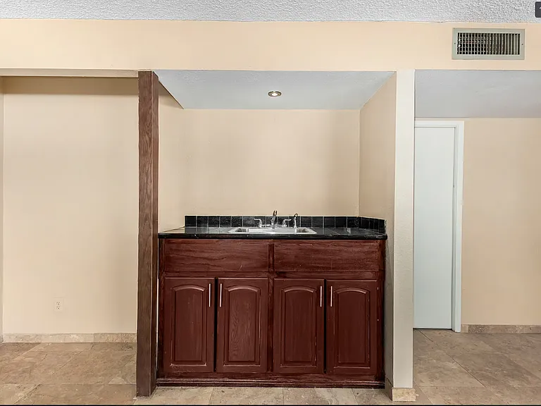 4403 S Terrace Rd — Photo 16