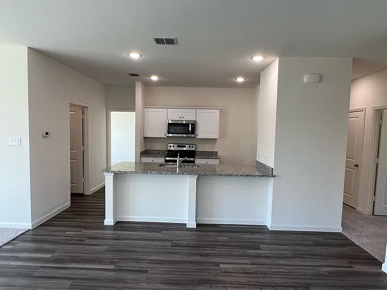 752 Richmond Dr — Photo 6