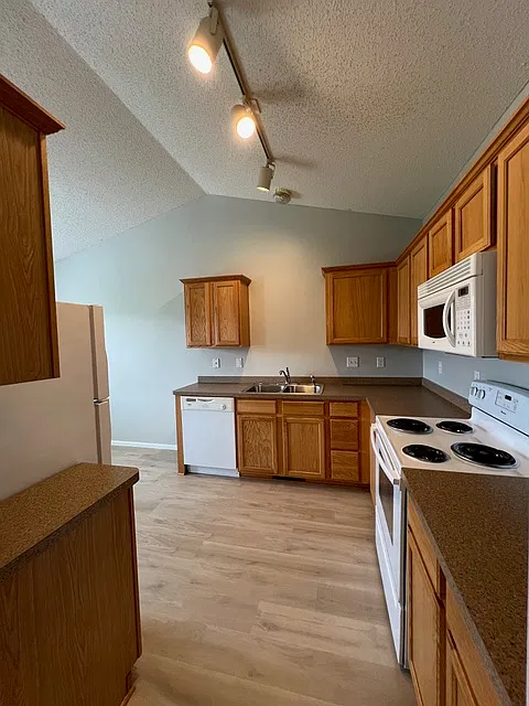 Farmington Townhome! — Photo 3