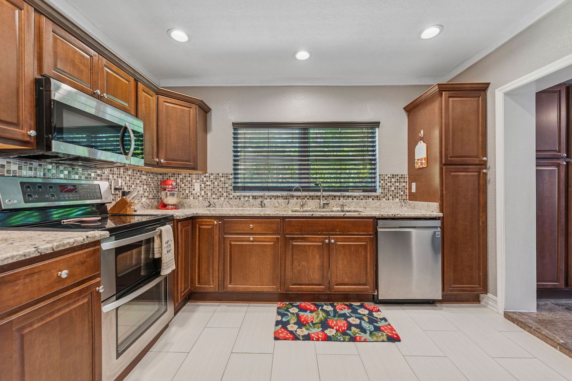 5704 Half Moon Lake Rd, Tampa, FL 33625 - 008