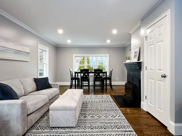 24 P St, Hull, MA 02045