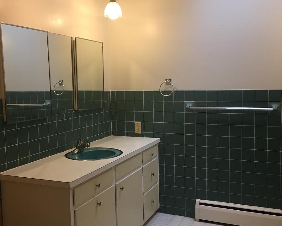 1st image of 25 Lakeview Dr