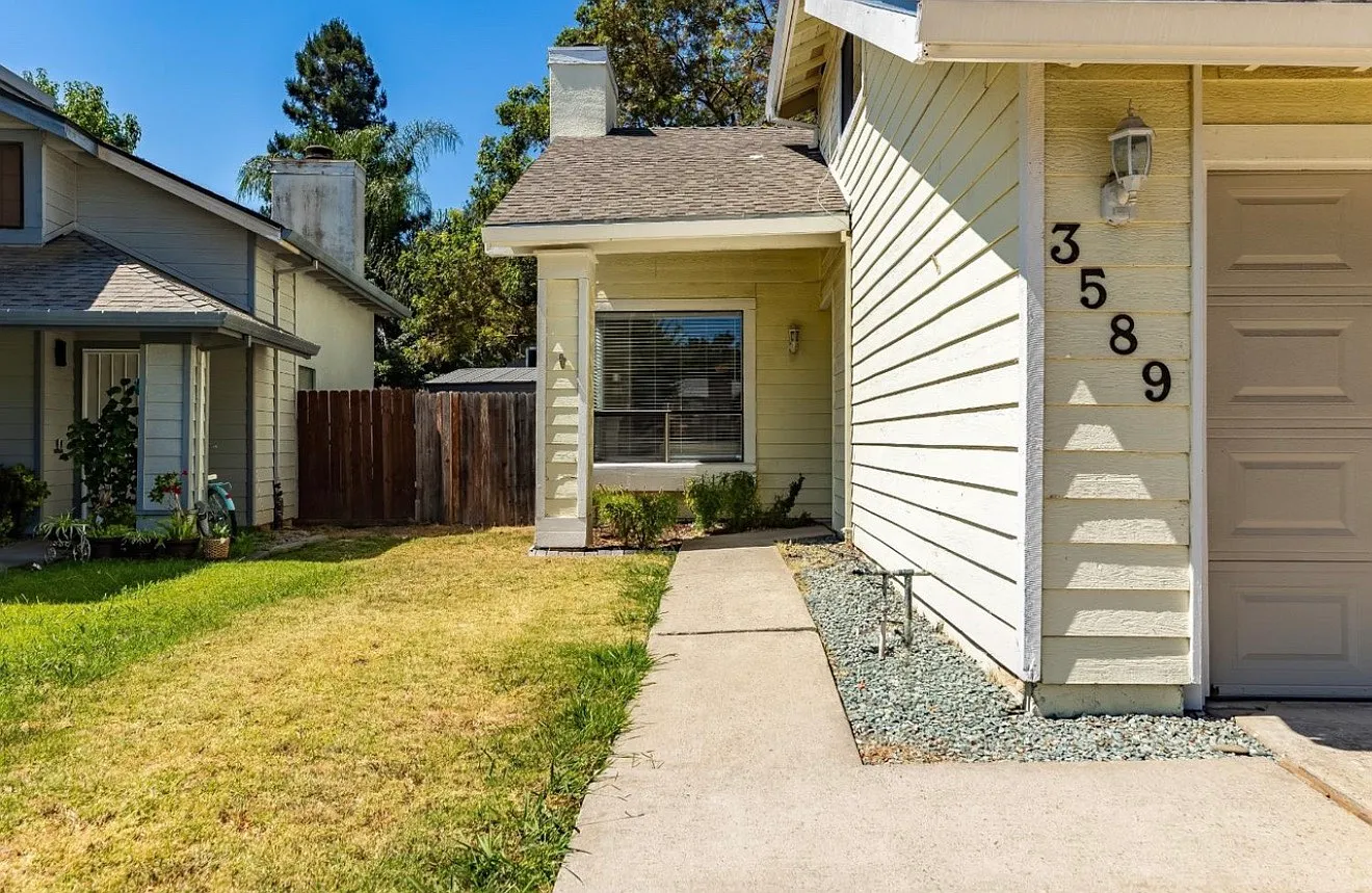 3 bed, 2.5 bath, 1600 sqft, $2,900 — Photo 2