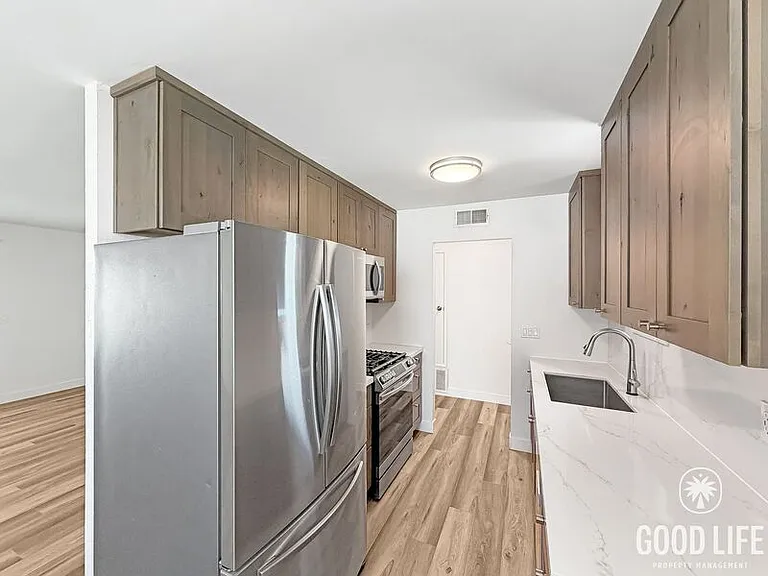 9458 Cathywood Dr — Photo 3