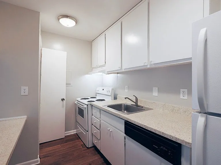 Modern Living in the Heart of Northlake — Photo 52