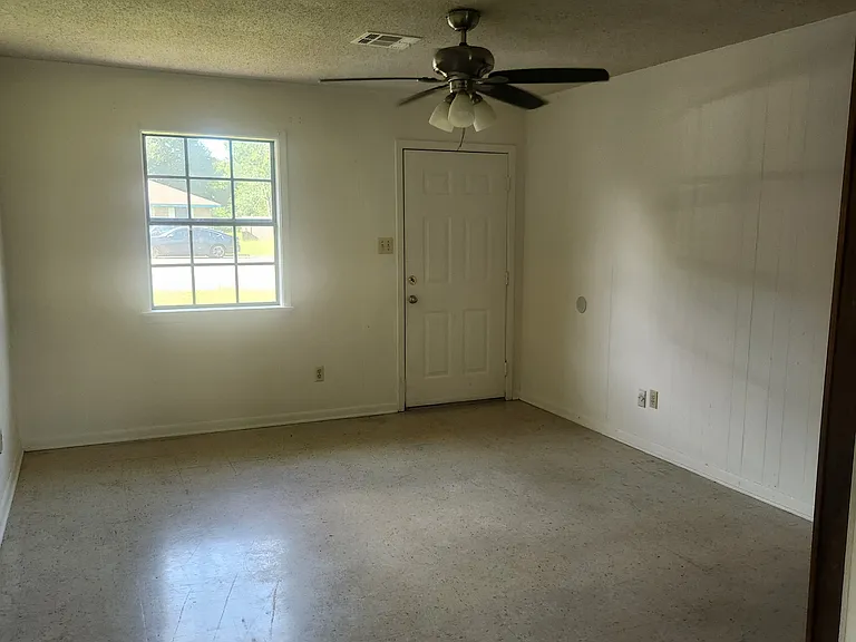 208 French Ct — Photo 2