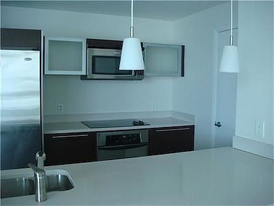 3rd image of 1900 N Bayshore Dr APT 2419