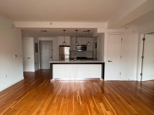 123 Parkside Avenue image 1 of 32