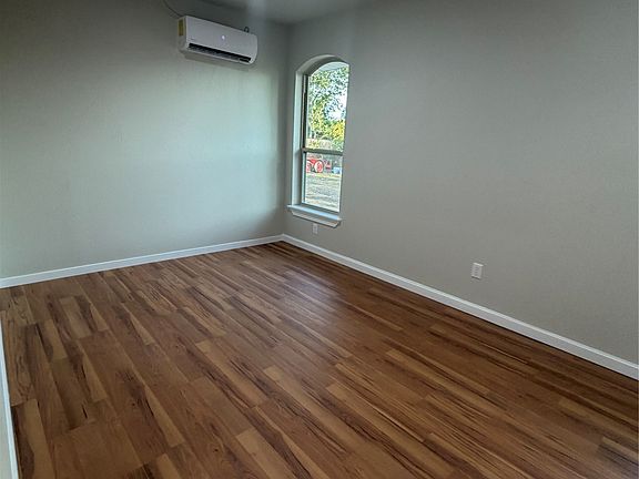 2nd image of 1818 Walnut Ave