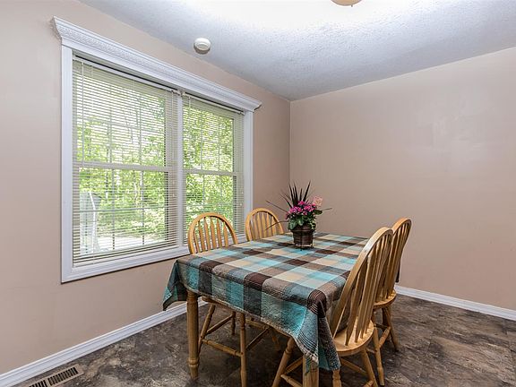 5th image of 106 Kyle Ln