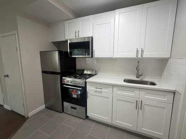 223 50th St #1AA, West New York, NJ 07093