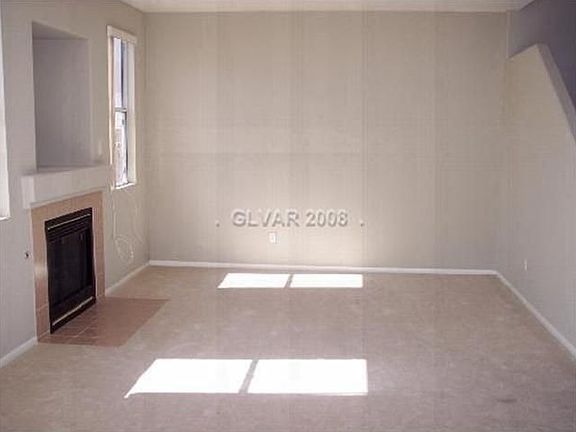 3rd image of 946 Country Skies Ave