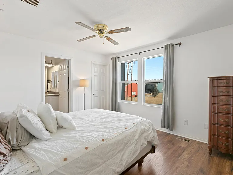 376 Montgomery Dr — Photo 17