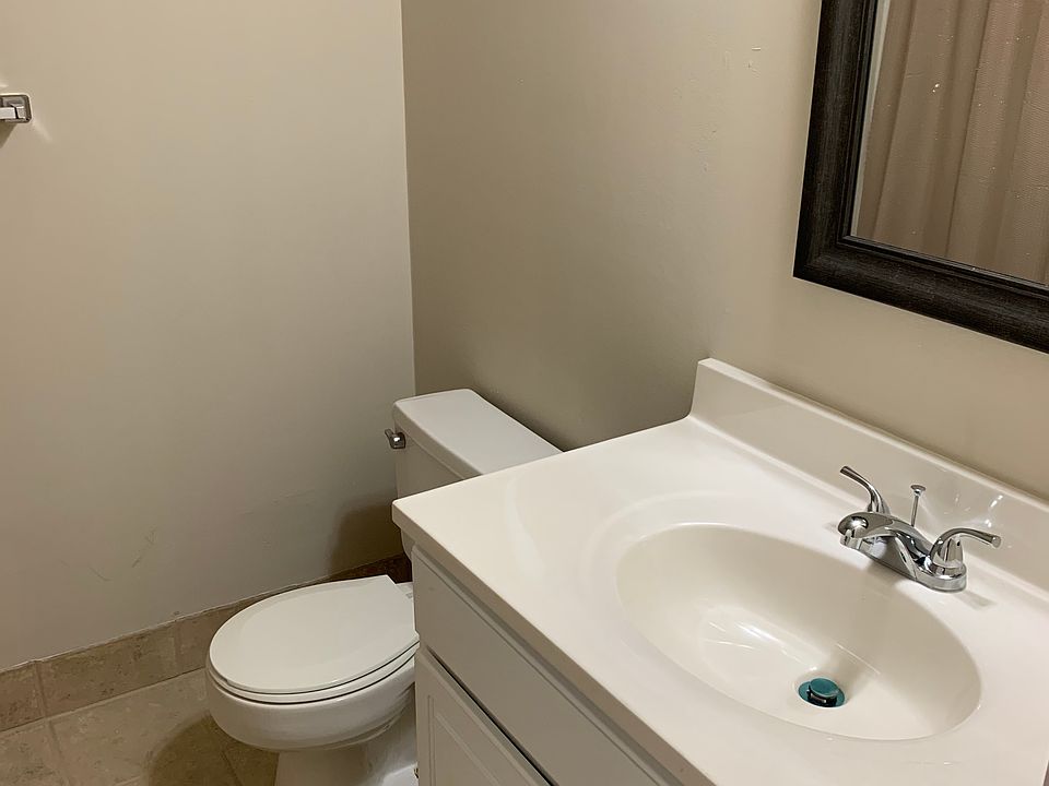 1st image of 924 Parkland Way #B