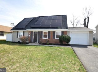 28 Hadley Ln, Willingboro, NJ 08046
