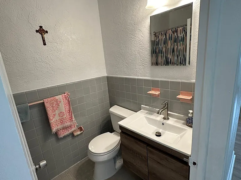 1227 W Marshall St #1 — Photo 7