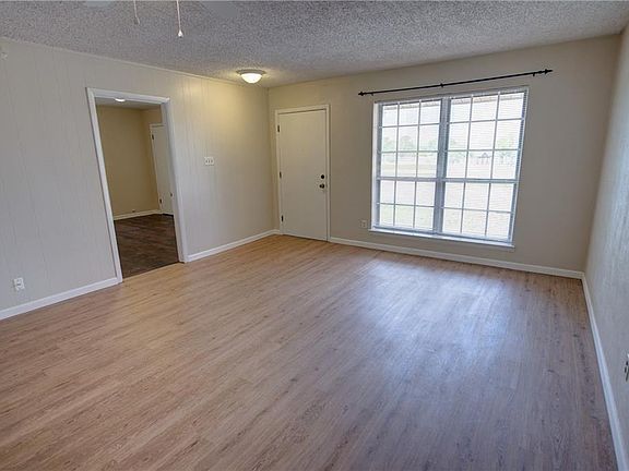 4th image of 407 Wilshire Dr