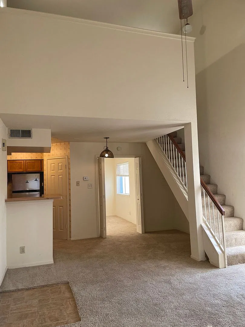 2 bedroom 2 full bath loft condo, washer and dryer included — Photo 2