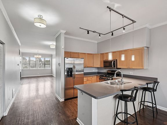 5th image of 4511 S Lake Park Ave APT 3S