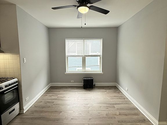 2nd image of 4752 N Maplewood Ave #211