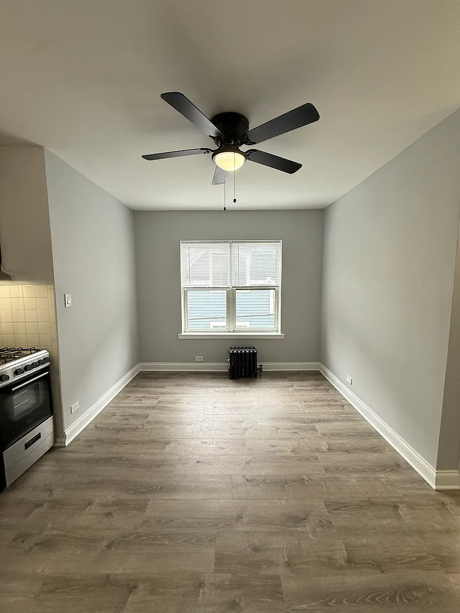 Building Photo - 4752 N Maplewood Ave #211