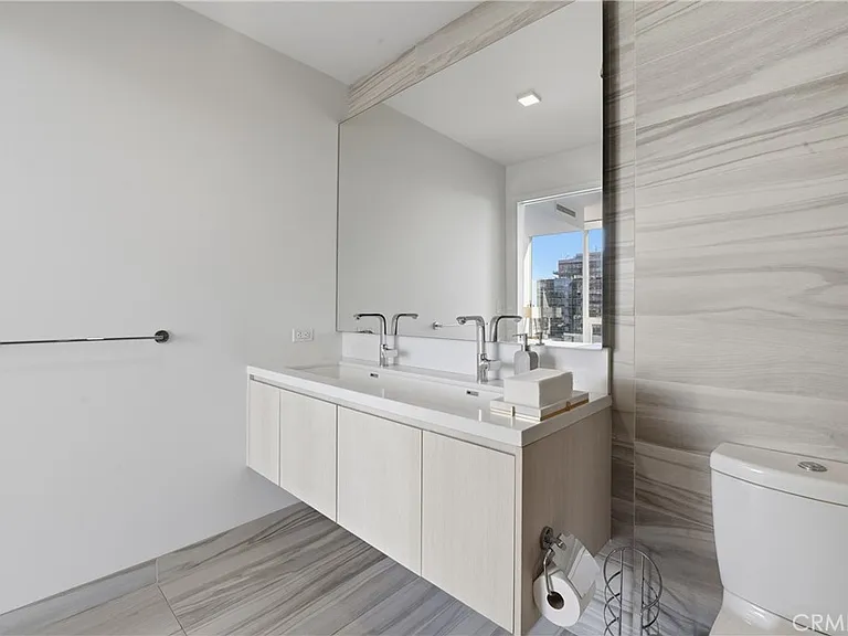 1050 S Grand #1801 — Photo 24