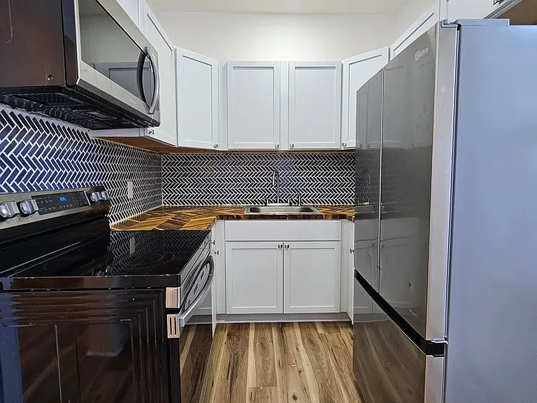 921 W Poplar St — Photo 6