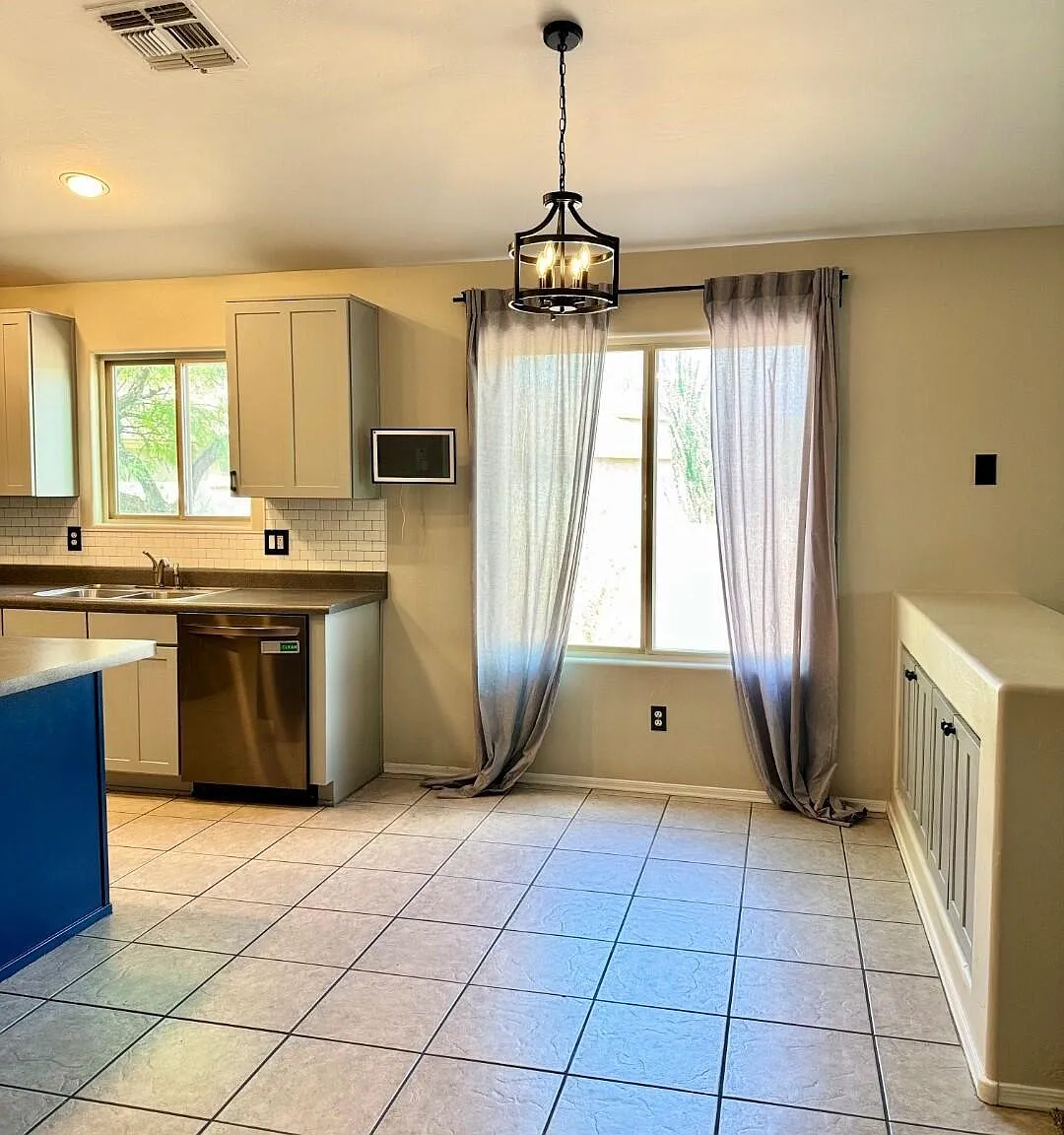 4 bed, 2.0 bath, 1873 sqft, $2,250 — Photo 3