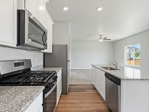 The kitchen of the Platte has energy-efficient appliances.