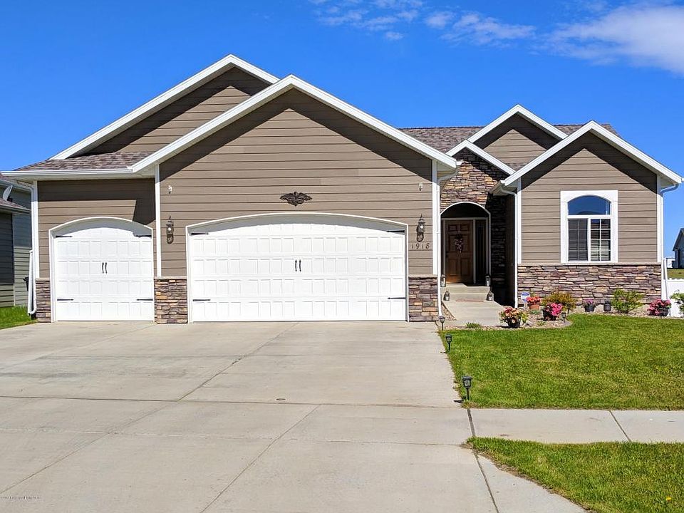 1st image of 1918 Yellowstone Cir
